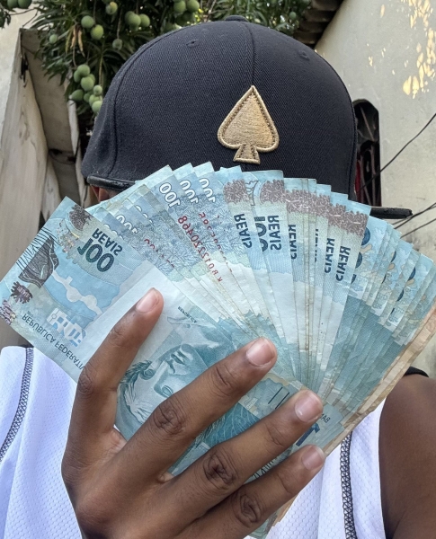 3 mil reais 